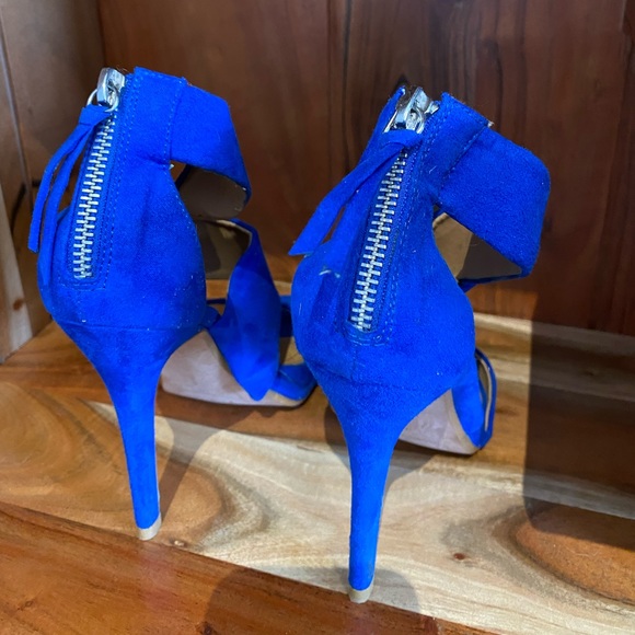 Blue high heels with back zipper detail. - Picture 5 of 5